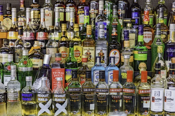 Vodkas Rhum Gin Alcohol likeuren drinkt flessen — Stockfoto