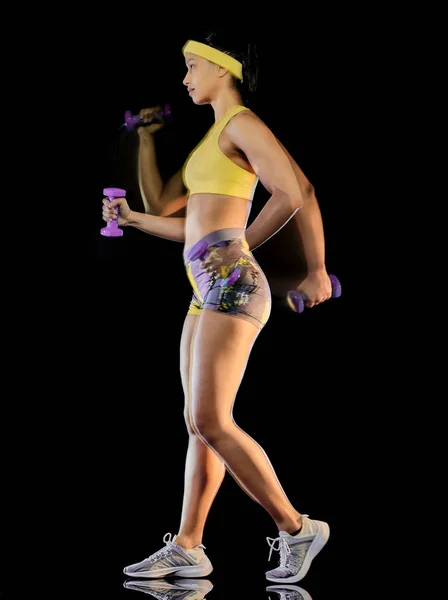 女子健身锻炼隔离黑色背景灯光画效果 — 图库照片