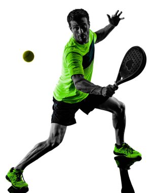 Padel tenis oyuncu izole adam beyaz arka plan