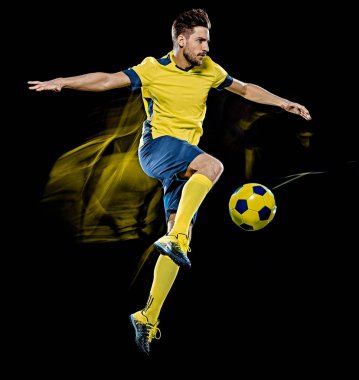 Kafkasyalı futbolcu siyah arka plan ışıklandırma resmini izole etti