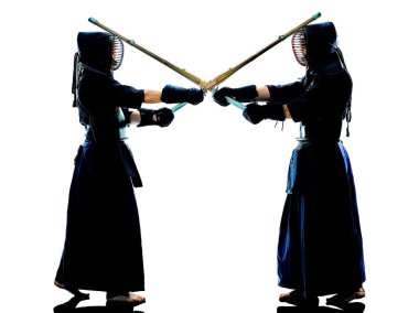 Kendo dövüş sanatları savaşçı izole beyaz bacground siluet 