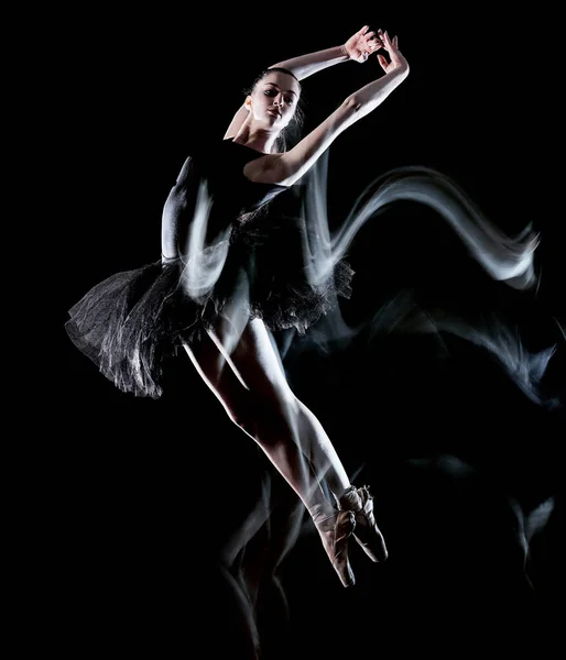 Jonge vrouw ballerina danser Dancing geïsoleerde zwarte achtergrond licht schilderij — Stockfoto