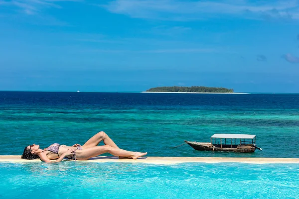 Woman vacations sunbathing  infinity swimming pool Muyuni Unguja Zanzibar Island Tanzania — Stock Photo, Image