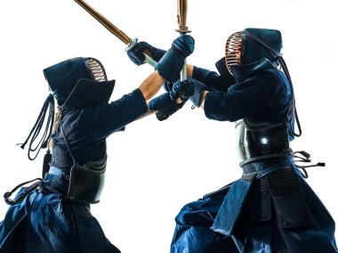 Kendo dövüş sanatları savaşçı izole beyaz bacground siluet 