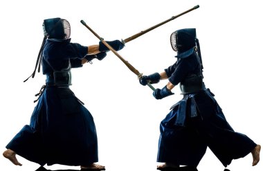 Kendo dövüş sanatları savaşçı izole beyaz bacground siluet 