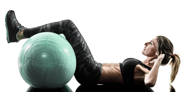 Nő pilates fitness svájci labda gyakorlatok silhouette elszigetelt — Stock Fotó