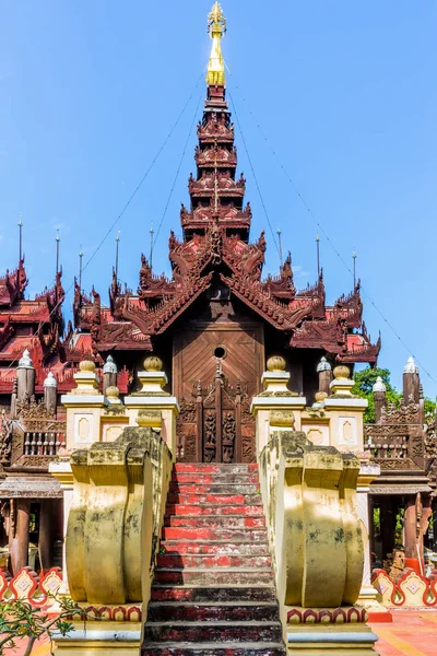 Shwe in bin Kloster Mandalay Stadt myanmar — Stockfoto