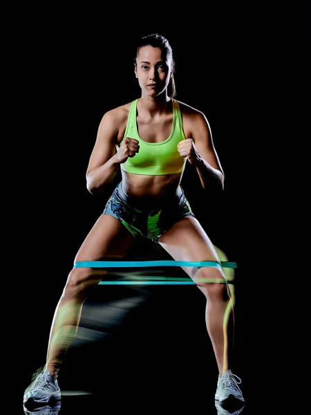 Vrouw uitoefening fitness oefeningen geïsoleerde zwarte achtergrond lightpainting effect — Stockfoto