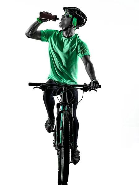 Tenager chico mountain bike bking beber aislado sombras — Foto de Stock