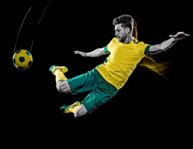 Kafkasyalı futbolcu siyah arka plan ışıklandırma resmini izole etti