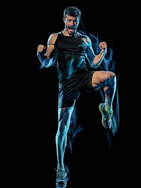 fitness kardiyo boks egzersiz vücut mücadele adam izole siyah arka plan