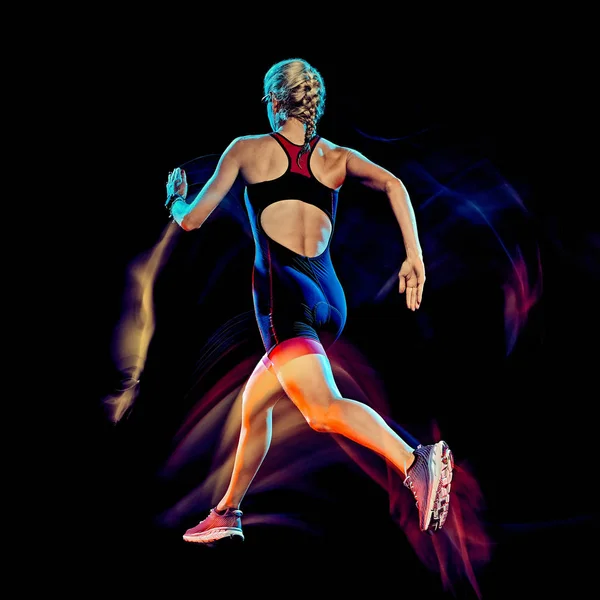 Mulher triathlon triatleta corredor correndo joogger jogging isolado fundo preto — Fotografia de Stock