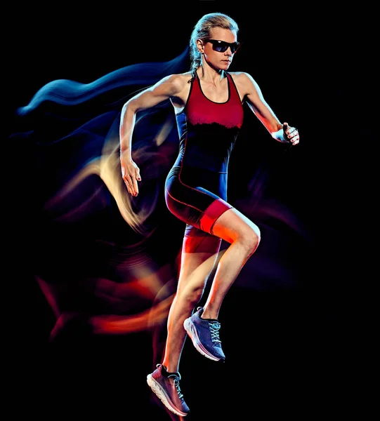 Donna triathlon triatleta corridore corsa joogger jogging isolato sfondo nero — Foto Stock