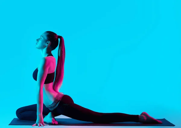 Жінка йога exercices — стокове фото