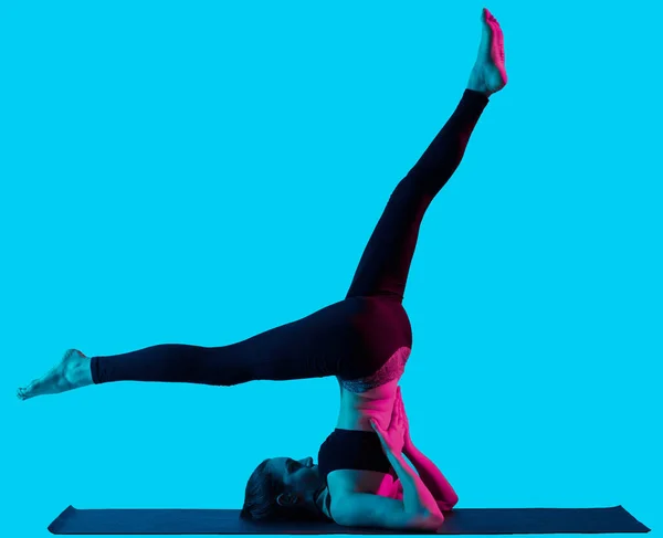 Yoga-Übungen für Frauen — Stockfoto