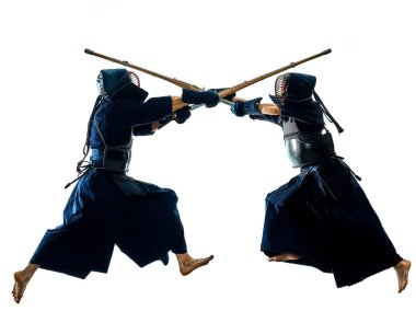 Kendo dövüş sanatları savaşçı izole beyaz bacground siluet