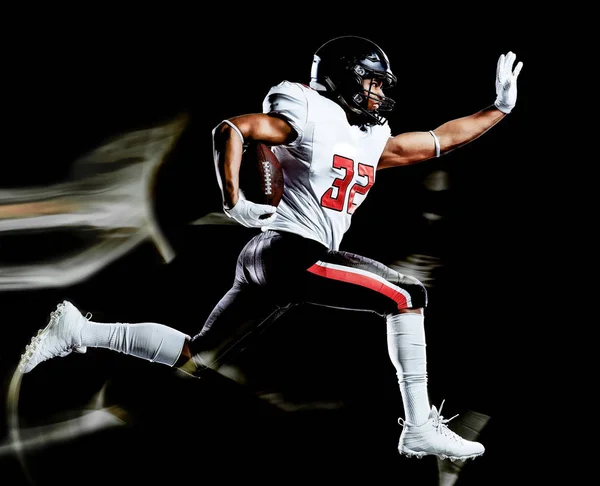 American Football-Spieler Mann isoliert schwarzen Hintergrund Licht Malerei — Stockfoto
