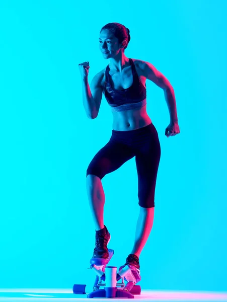 Mujer haciendo ejercicio Stepper fitness ejerce aislado —  Fotos de Stock