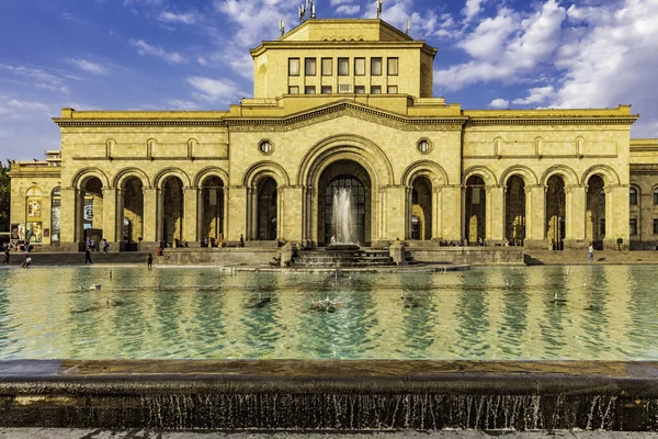 Museo de Historia Plaza de la República Ereván Armenia hito —  Fotos de Stock