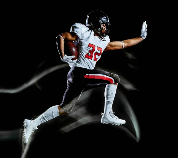 Amerikai futball játékos ember elszigetelt fekete háttérben fény festmény Stock Fotó