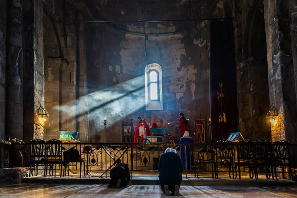 Massa dienst Tatev klooster Syunik Armenië oriëntatiepunt — Stockfoto