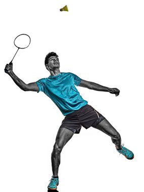 Badminton oyuncusu genç adam beyaz arkaplanı izole etti