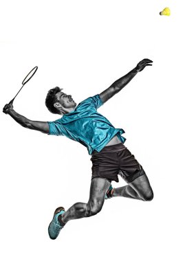 Badminton oyuncusu genç adam beyaz arkaplanı izole etti