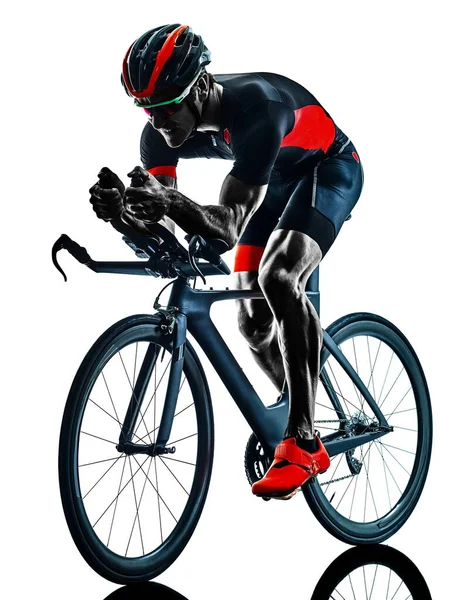 Triatlonista triatlon kolarstwo sylwetka rowerzysta izolowane białe tło — Zdjęcie stockowe