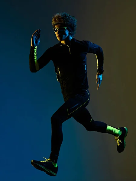 Genç koşucu koşan koşucu erkek silueti izole edilmiş beyaz arkaplan — Stok fotoğraf