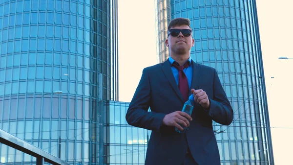 Young Handsome Businessman Holds Bottle Water His Hand Suit Skyscraper — Stock Photo, Image