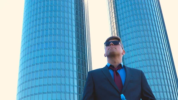 Young Handsome Businessman Holds Bottle Water His Hand Suit Skyscraper — Stock Photo, Image