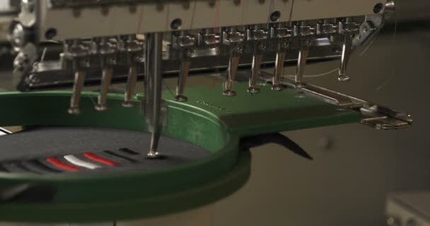 Automatische Single Head Enkele Naald Computer Borduurmachine Computer Naaien Machinesews — Stockvideo