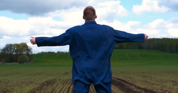 Manos Agricultor Cultivando Cultivando Árboles Que Crecen Suelo Fértil Con — Vídeos de Stock