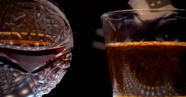 Barman Barman Prepara Várias Bebidas Coquetéis Para Uma Festa Bar — Vídeo de Stock