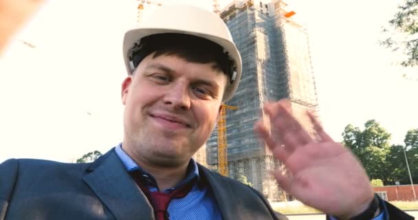 Ein Junger Mann Männlich Architekt Ein Geschäftsmann Arbeitsanzug Einer Jacke — Stockvideo