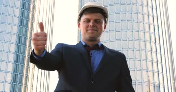 Ein Junger Mann Männlich Architekt Ein Geschäftsmann Arbeitsanzug Einer Jacke — Stockvideo