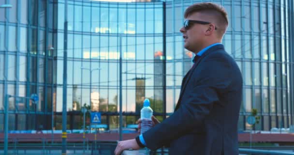 Jovem Masculino Arquiteto Homem Negócios Terno Trabalho Uma Jaqueta Com — Vídeo de Stock