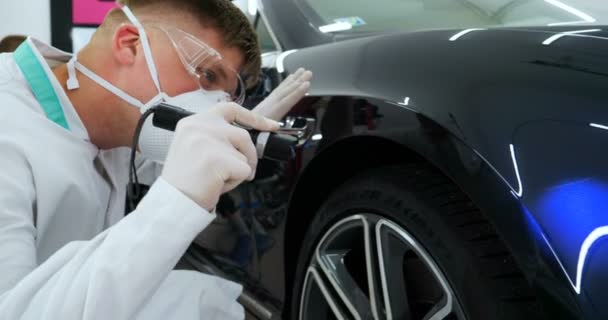 Maestro Profesional Niño Cerámica Coche Pone Cerámica Coche Usando Trapo — Vídeos de Stock