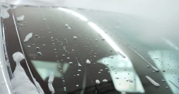 Een Professionele Carwash Een Carwash Master Overhevelt Een Volledig Witte — Stockvideo