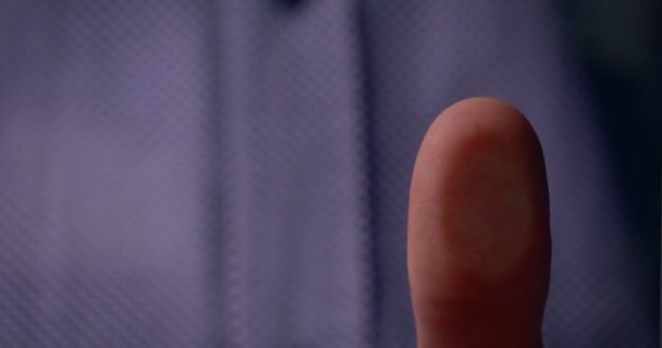 Parmak Izi Olan Bir Holograma Erişen Kişi Parmak Izi Kimliğinin — Stok video