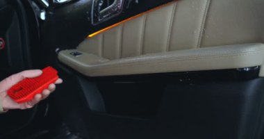 Araba için siyah paspaslar Kuru Temizlik, elektrikli süpürge kir, pembe kauçuk eldiven, araba yıkama kaldırır. Araba seramik Işçisi araba pencerelerini seramik (koruyucu yağmur örtüsü) bir tabaka uygular. Konsept: nano koruma, farklı aksesuarlar, koruma