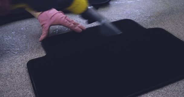 Limpeza Seco Esteiras Pretas Para Carros Aspirador Remove Sujeira Luvas — Vídeo de Stock
