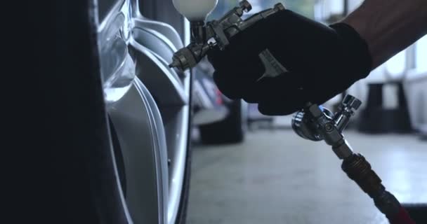 Koruyucu Takım Boya Püskürtme Makinesi Araba Diskinde Servis Istasyonuna Usta — Stok video