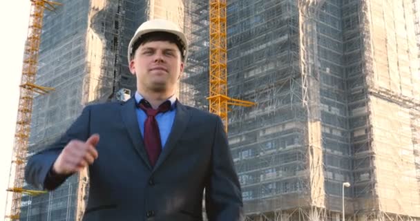 Retrato Jovem Bem Sucedido Engenheiro Bonito Arquiteto Construtor Empresário Vestindo — Vídeo de Stock