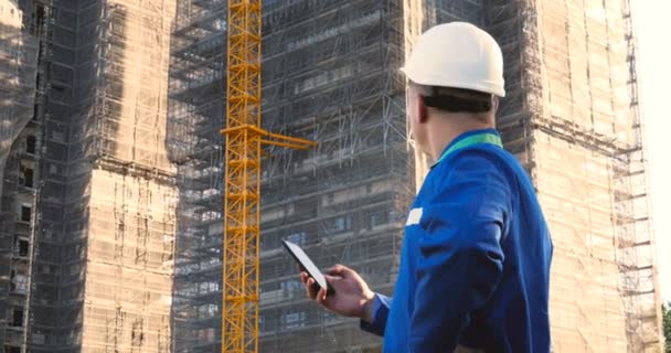 Retrato Jovem Bem Sucedido Engenheiro Bonito Arquiteto Construtor Empresário Vestindo — Vídeo de Stock