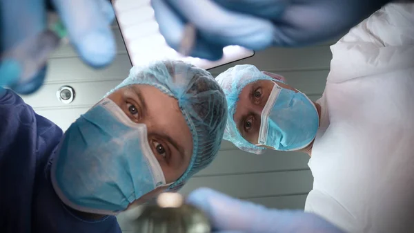 Больнице Врач Ассистент Врача Выполняют Процедуру Использованием Различных Медицинских Инструментов — стоковое фото