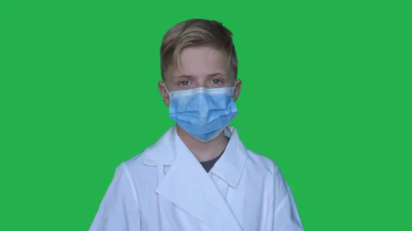 Achtergrond Van Een Chromakey Een Jonge Jongen Jongen Toont Verschillende — Stockfoto