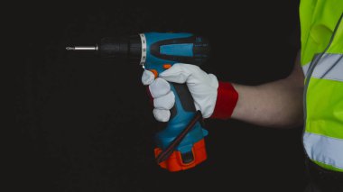 Laboratuvar çalışmaları, doktor bir şırınga tutar, tıbbi bir maske ve gözlük, mavi lastik eldiven, analiz, kan, Dna, bir test tüpü tutucu bir test tüpü bir test alır.