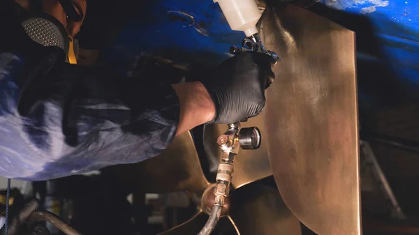 Yacht Technician Cleans Propeller Using Chemical Spray Paint Cleaner Dirt — Stock Photo, Image