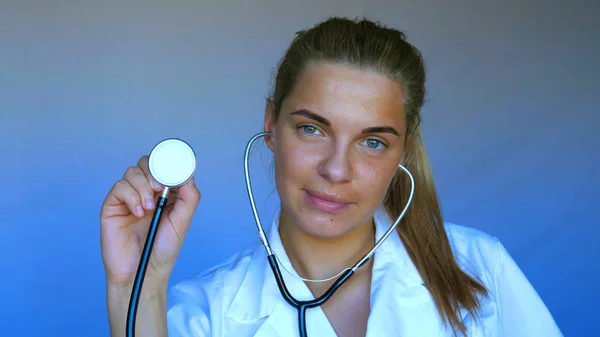 Junge Schöne Frau Krankenschwester Arzt Auskultation Kleiner Junge Patient Blaue — Stockfoto